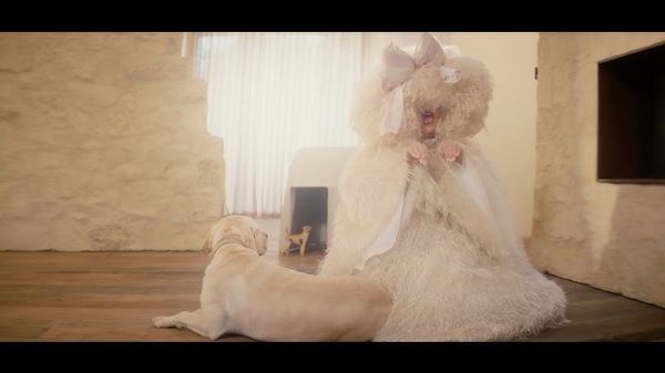 Sia a lansat videoclipul piesei "Gimme Love"