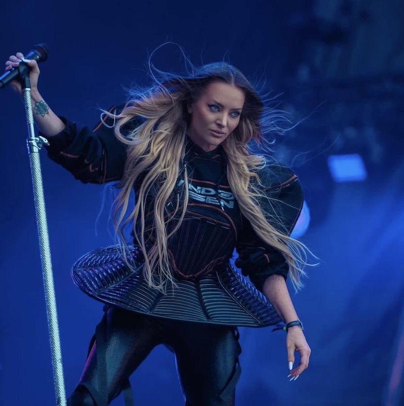 Delia, făcută praf de bunica ei răposată