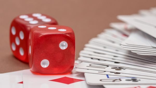 Trei jocuri de cazinou mult mai distractive decât sloturile