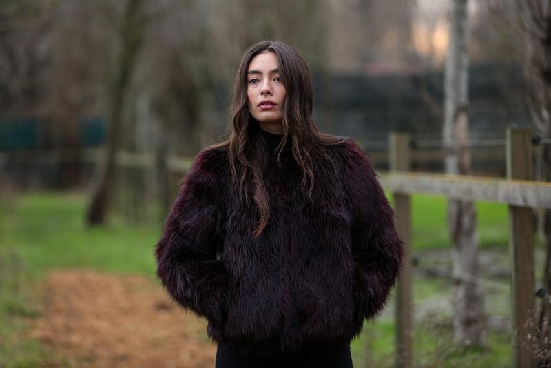 Neslihan Atagül a primit premiul pentru cea mai bună actriță la cea de-a 5-a ediție a premiilor „Cerbul de Cristal”