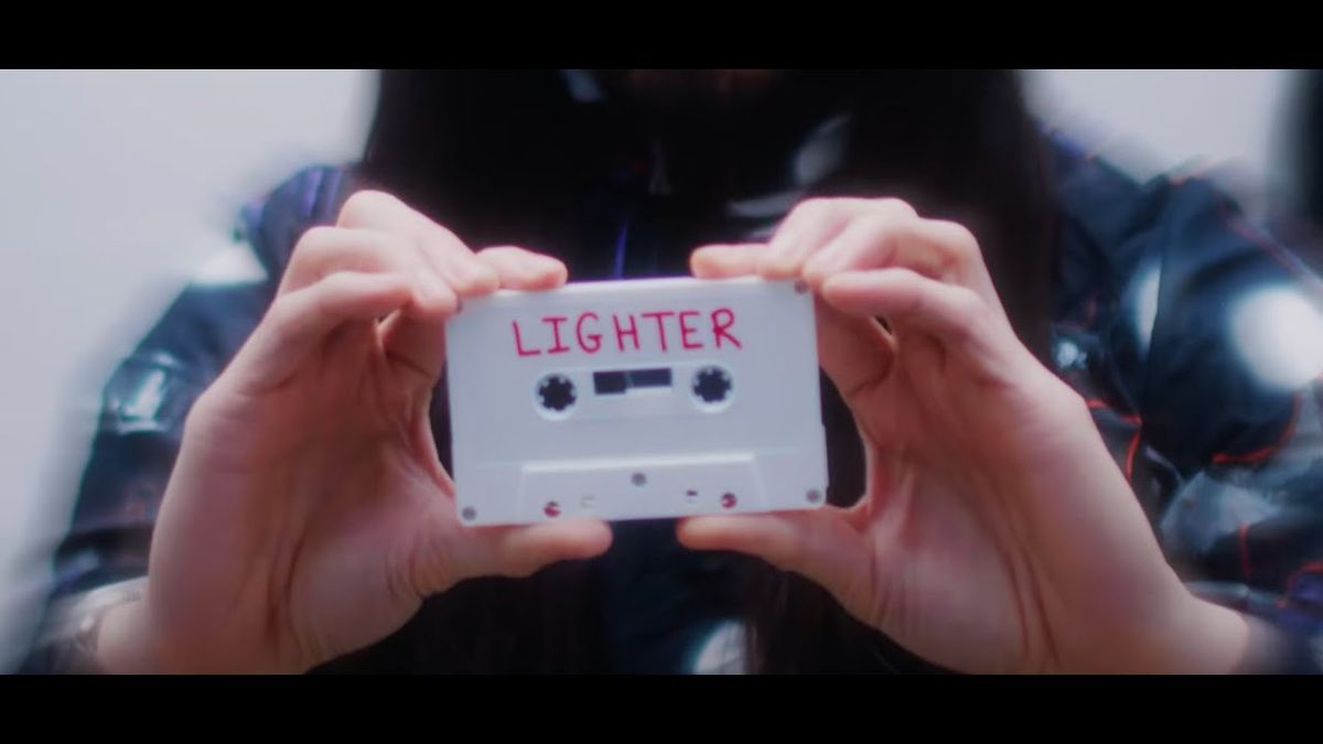 Steve Aoki & Paris Hilton - Lighter