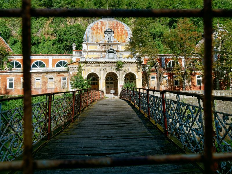 Locurile din România unde poți merge la spa în sezonul rece: Cele mai frumoase piscine cu apă termală