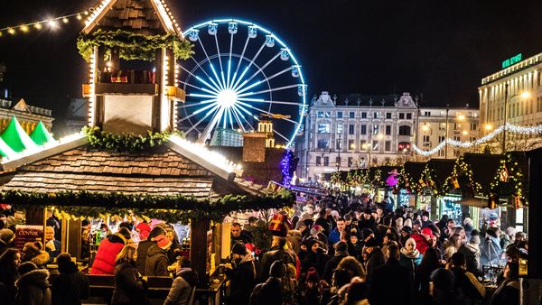 Motivul pentru care nu este bine să asculți colinde înainte de luna decembrie
