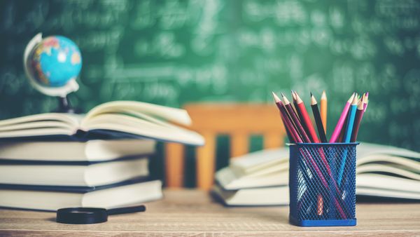 C&acirc;nd se termină vacanța de toamnă 2023? Elevii revin la școală &icirc;ncep&acirc;nd de luni