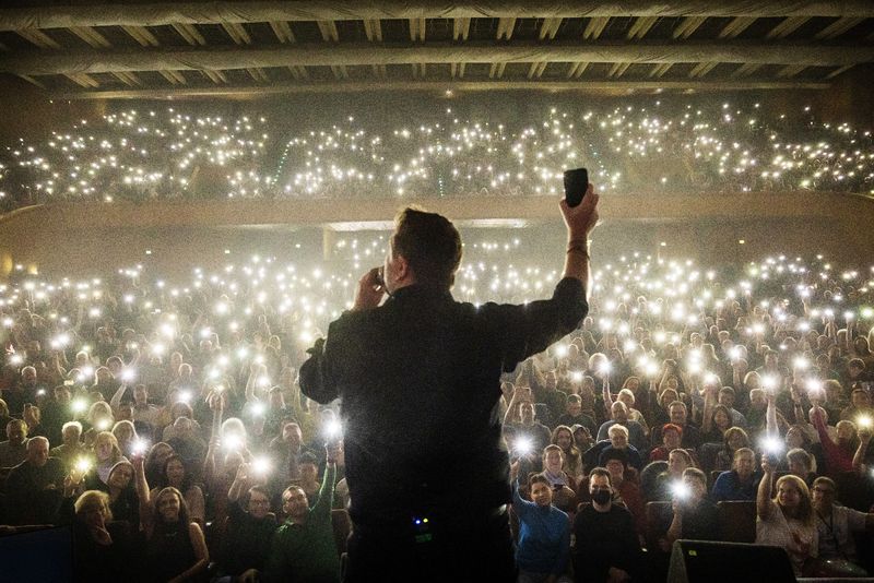 Cât costă un bilet la concertul lui Horia Brenciu de la Sala Palatului?