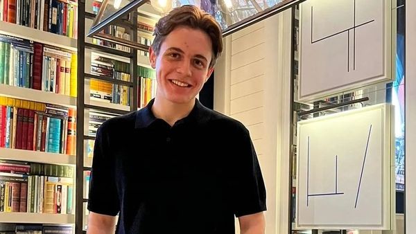 “Mai rău decât detenția este să fii exmatriculat” Motivul pentru care Aris Eram,  fiul Andreei Esca, a fost exmatriculat din liceu