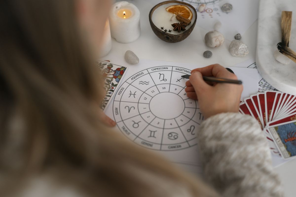 Horoscop săptămânal 6 - 12 noiembrie 2023: Momente dificile și schimbări importante pentru două zodii