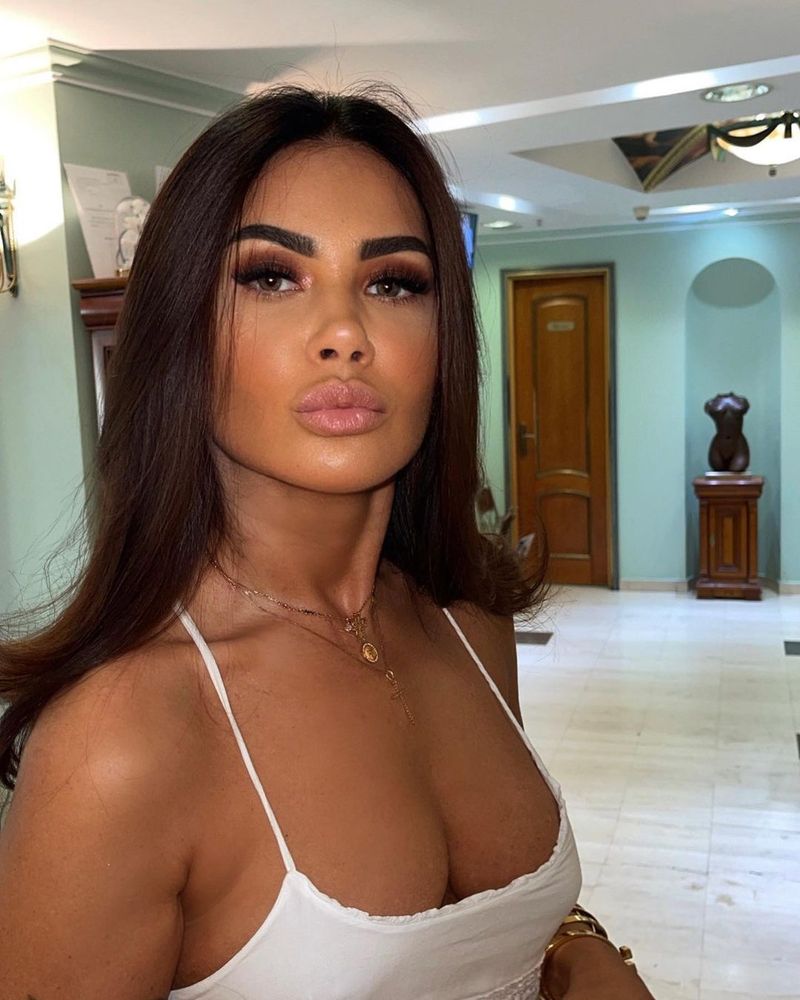 Oana Zăvoranu și Alex Ashraf, din nou împreună la secția de poliție! Vedeta reclamă că i-au fost sustrase mai multe bunuri din fosta clinică