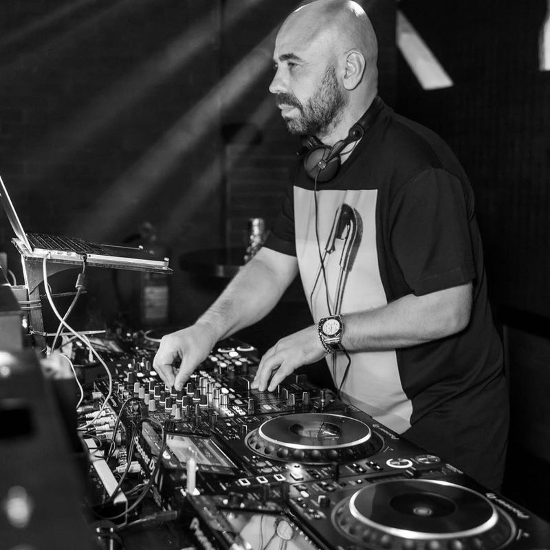  DJ Sava, despre începuturile carierei sale.