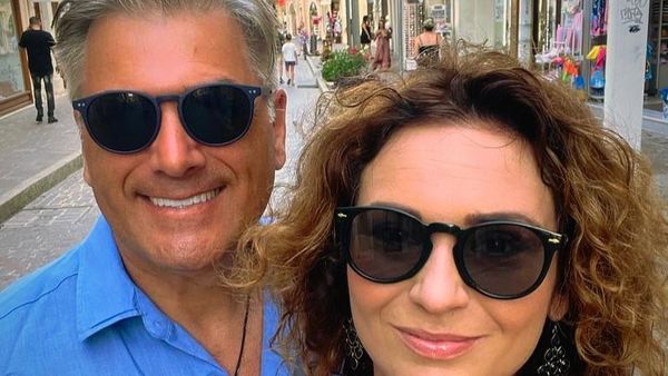 Cine este și cu ce se ocupă soția lui Mircea Radu? Raluca Olaru este cu 20 de ani mai mică decât celebrul prezentator TV