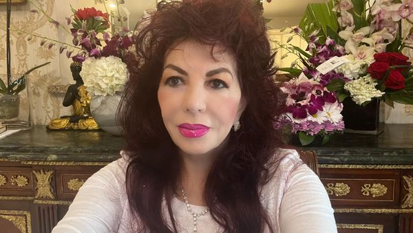 "Întrebarea este cum va supraviețui această relație?". Carmen Harra, predicții în ceea ce privește relația dintre Theo Rose și Anghel Damian. Clarvăzătoarea nu vede cu ochi buni dinamica acestora