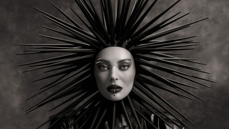 Delia lansează albumul &rdquo;Flex&rdquo;, o incursiune de 13 piese &icirc;n universul complex al artistei: "Am așteptat mult lansarea albumul și &icirc;n sf&acirc;rșit se &icirc;nt&acirc;mplă"