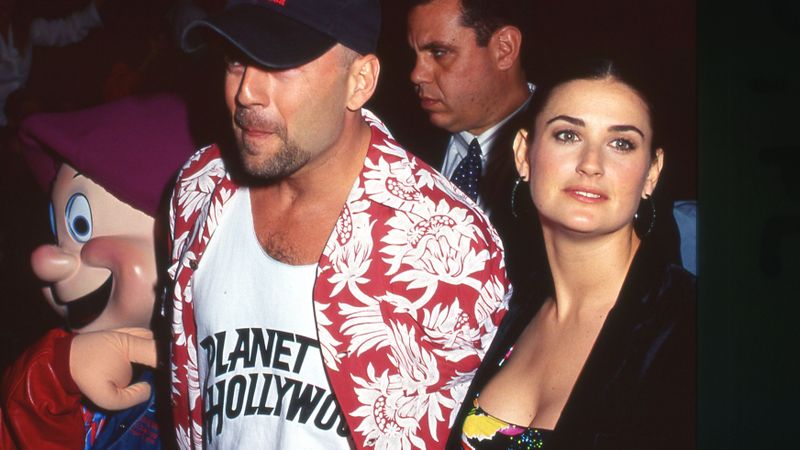 Starea de sănătate a lui Bruce Willis se &icirc;nrăutățește. Actorul nu o mai recunoaște pe fosta soție, Demi Moore