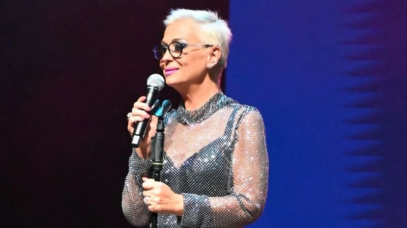 "Sunt la a doua tinerețe. Mă simt minunat, eu îmi continui fastingul meu, care este foarte sănătos". Monica Anghel, secretul unei siluete de invidiat. Artista și-a schimbat complet stilul de viață după ce a reuşit să slăbească 40 de kilograme