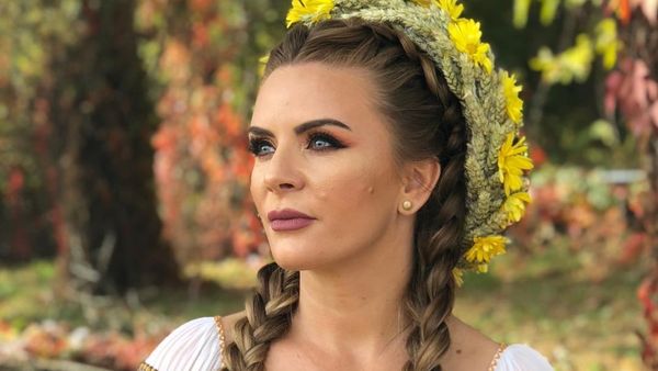 Marcela Fota a trecut printr-o întâmplare nefericită: "Și cum un necaz nu vine niciodată singur, le-am scăpat pe amândouă”. Ce a pățit artista de muzică populară