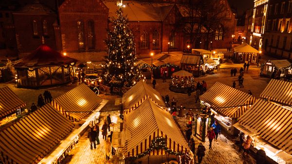 Târgul de Crăciun 2023 din Piața Constituției - București se deschide pe 30 noiembrie: Programul evenimentelor