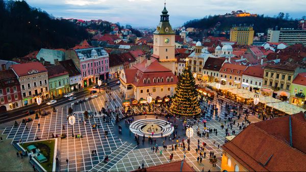C&acirc;nd se aprind luminițele de Crăciun din Brașov? Tot atunci se deschide și T&acirc;rgul de Craciun