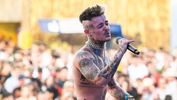 "Am fost manipulat de zeci de mii de euro. Mi s-au furat cu ușurință banii pentru că am fost prost". Zannidache susține că a fost țepuit. Fanii se gândesc că acuzațiile se îndreaptă către Alex Velea