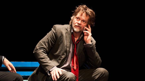 "Sunt un influencer pentru oameni mai fini și dacă aș primi de la dumneavoastră o mostră aș putea să o promovez”. S-a săturat de luxul și de opulența de pe internet. Cum îi pune la punct Florin Piersic Jr. pe influencerii păcăliți cu "Brânza Regelui"