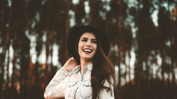 5 &icirc;ntrebări pentru medicul dentist &icirc;nainte să-ți pui coroane dentare