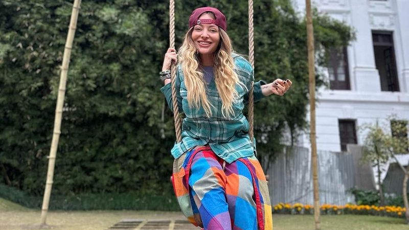 Delia a dat o replică fermă haterilor, după ce a st&acirc;rnit critici aprige: "Sunt șmecheră rău, nu știu de unde at&acirc;ta talent. Să am at&acirc;ta haz. Cine sunteți voi?&rdquo;