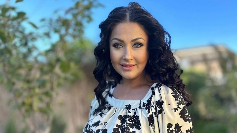 Gabriela Cristea este o veritabilă femeie de afaceri. Detalii din culisele creațiilor vestimentare pe care soția lui Tavi Clonda le promovează cu succes pe internet