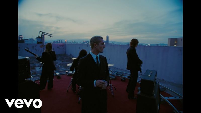 VIDEOCLIP: M&aring;neskin - The Driver