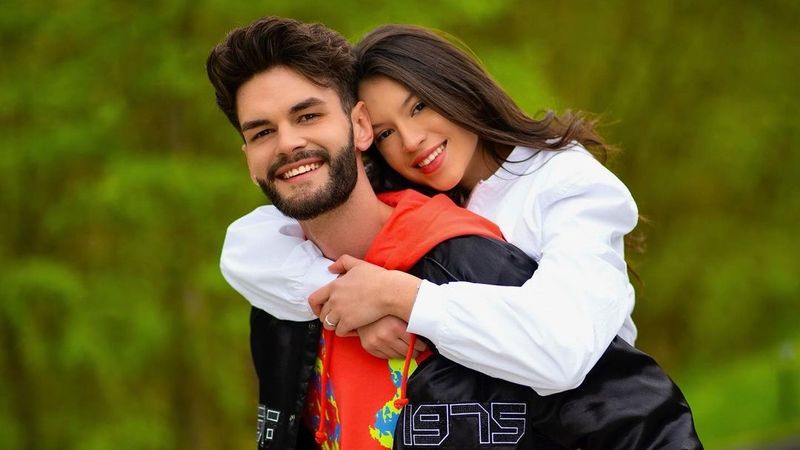 "Suntem doi oameni extrem de calmi &icirc;n momente tensionate. Nu ne certăm niciodată". Cum reușesc Cleopatra Stratan și Edward Sanda să treacă peste problemele de cuplu