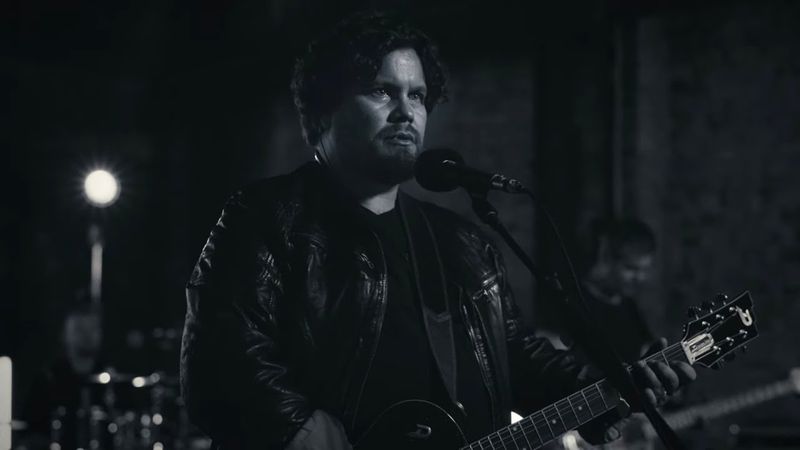 Bosquito lansează piesa "Viu", extrasă de pe albumul "Sus". Mesajul transmis de artişti cu privire la povestea melodiei: "Sper să găsiți aici măcar puțin din ceea ce căutați"