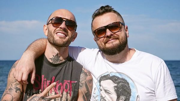 ”Când am văzut faza aia la tv, mi-a sărit popcornul din gură. Cum merge mă el acum acasă la socră-su?” Cătălin Bordea și Nelu Cortea dau de pământ cu Edward Sanda. Ce le-a răspuns artistul ”Sunteți prost crescuți!”