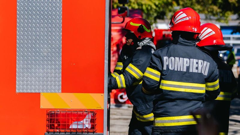 Soția unui pompier din Arad a dat foc caselor vecinilor pentru că &icirc;i plăcea să-i vadă pe salvatori &icirc;n acțiune. Ce s-a &icirc;nt&acirc;mplat apoi cu femeia