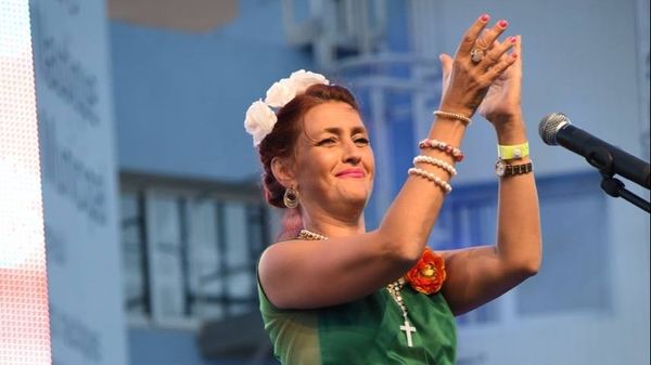 "O femeie poate să arate &icirc;ntr-o zi de 20 de ani, &icirc;n alta, de 100 de ani, din cauza unor probleme". Rona Hartner, despre prețul pe care a trebuit să-l plătească
