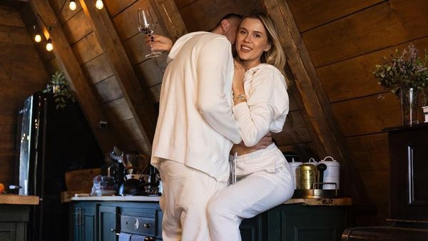 "Voi nu știți să faceți amor fară să faceți copii?" Emily Burghelea, luată la rost după ce a arătat noul test de sarcină