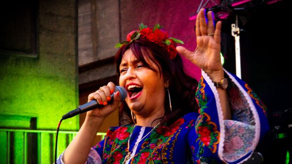 Rona Hartner a lăsat în urmă durere, lacrimi, mesaje sfâșietoare. Imelda Antonescu, prietena regretatei artiste, este la capătul puterilor: "A fost cel mai curajos și cel mai luminos om pe care l-am cunoscut. Nu se dădea în lături de la nimic"