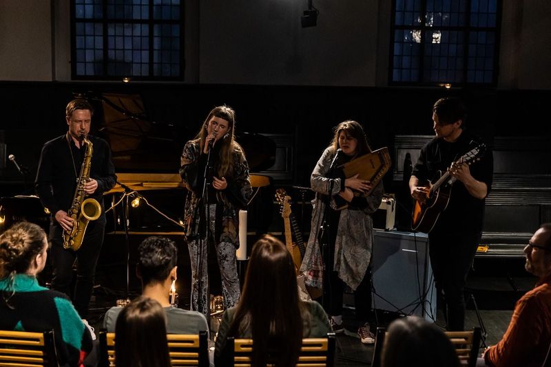 Care sunt principalele evenimente care au loc la București, în weekendul 25-26 noiembrie 2023?