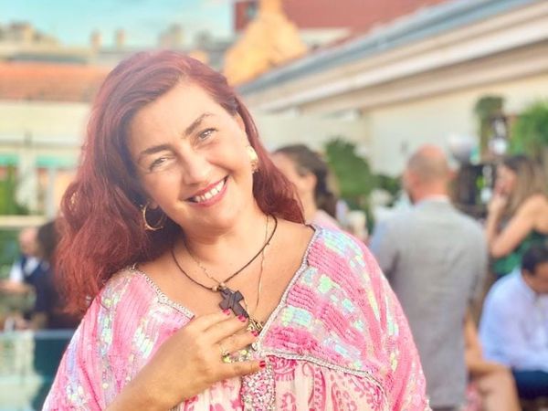 Unde și-a dorit Rona Hartner să fie &icirc;nmorm&acirc;ntată? Sicriul cu trupul ne&icirc;nsuflețit al regretatei artiste va ajunge miercuri &icirc;n Rom&acirc;nia