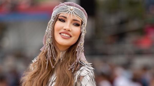 Iulia Albu, prinsă &icirc;ntr-un moment care nu o reprezintă. A vrut ca toată lumea să știe de la ea: &ldquo;Dați cu pietre, dacă simțiți să faceți asta, sunt aici.&rdquo;