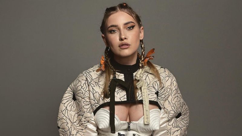 "Eşti ironică şi rea. Ai țipat la acei copii, se uitau speriați, &icirc;ncremeniți la tine. Trebuia să-ți amintească de fetița ta de acasă". Iulia Albu, taxată dur de fani