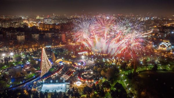 Fuego c&acirc;ntă la deschiderea T&acirc;rgului de Crăciun din Drumul Taberei, miercuri, 29 noiembrie 2023