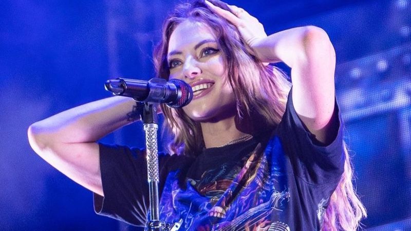 ''Să nu ieșiți astăzi din casă!&rdquo; Delia, blocată &icirc;n traficul din București, din cauza repetițiilor pentru parada de 1 Decembrie