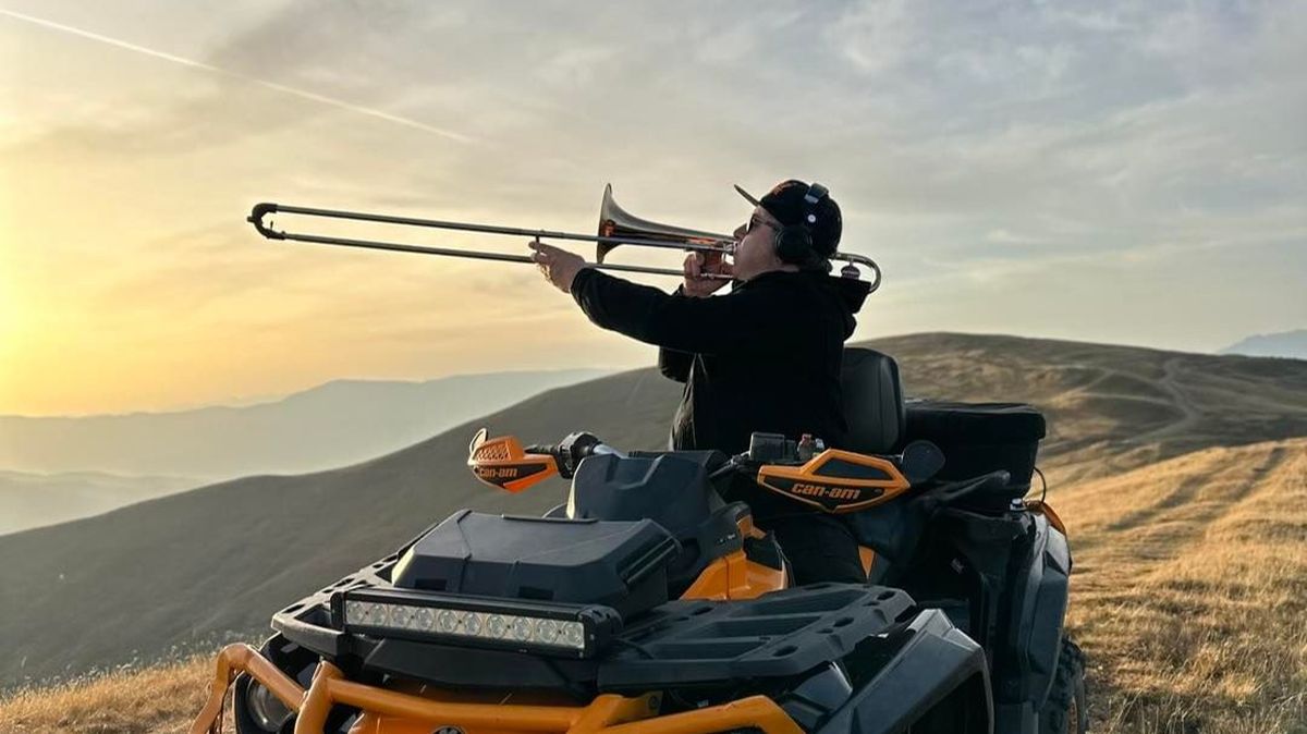  VOLTAJ x Zdob si Zdub - FRATZ