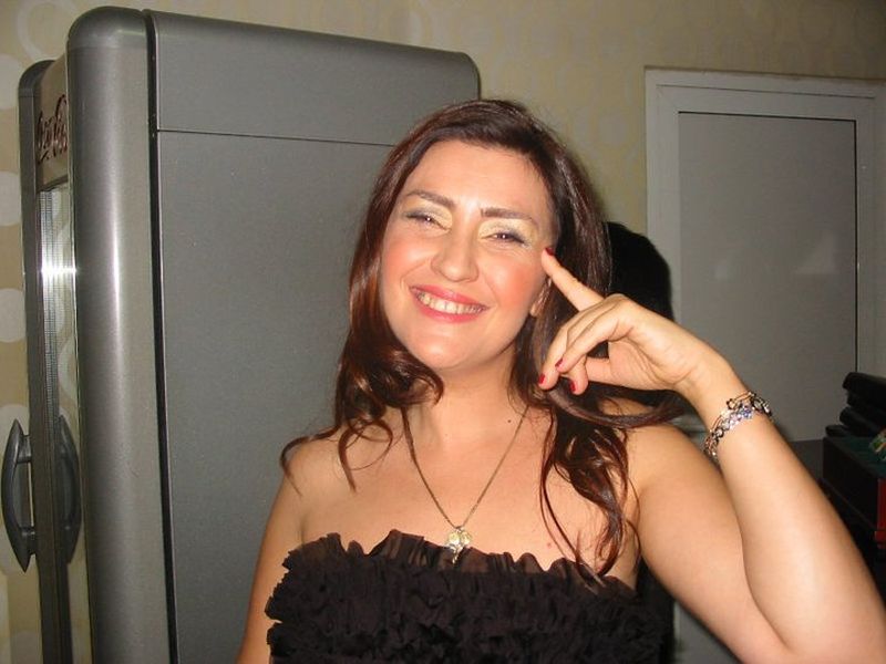 Rona Hartner inmormantare