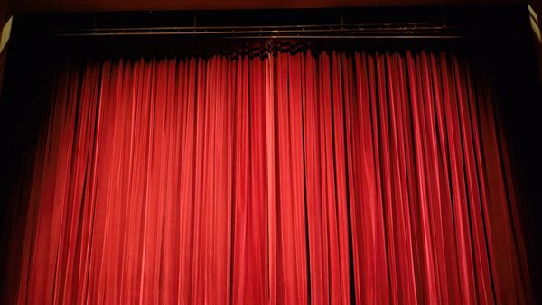 Cine este actorul care s-a stins din viață chiar pe scenă Teatrului Notarra. Ce i-a spus soției lui &icirc;nainte de  a muri