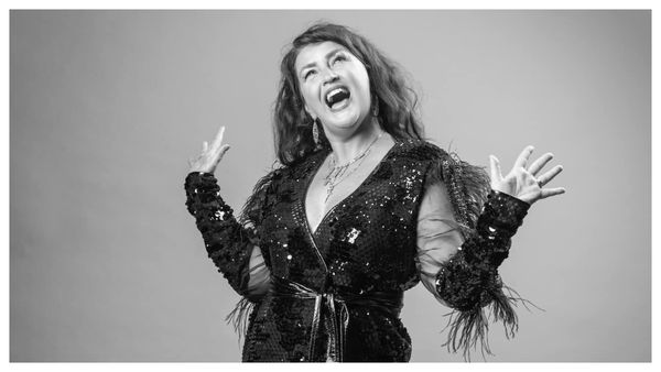 Mama Ronei Hartner, sfâșiată de durere la căpătâiul fiicei sale! Detaliul emoționant al femeii de la priveghi care a atras toate privirile