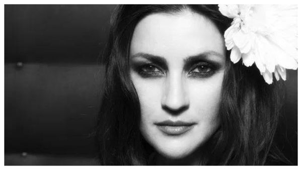 Lacrimi şi durere fără margini la înmormântarea Ronei Hartner. Marea artistă, condusă pe ultimul drum