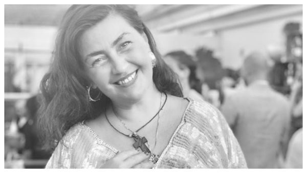 Rita Sumalya, fiica Ronei Hartner, tablou al suferinței la înmormântarea mamei ei. Tânăra de 15 ani, devastată de moartea mamei ei