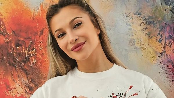 ”Are rolul de a-ți stimula  propriul colagen” Intervenția estetică la care a apelat Lora ca să întinerească. Cum se menține tânără