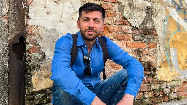 Mircea Bravo și soția sa, accident rutier în Bihor. Cunoscutul influencer ar fi pierdut controlul volanului și a ajuns într-un stâlp de electricitate. Soția comediantului a ajuns la spital