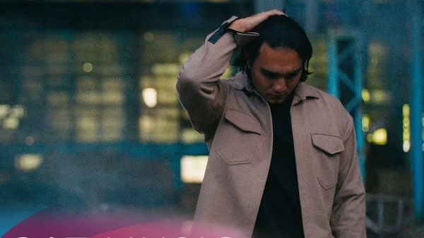 "Este un manifest care îți dă o forță să îți creezi viața cu încredere în sine și să-ți clădești un caracter vrednic". Havana a lansat piesa "Define"