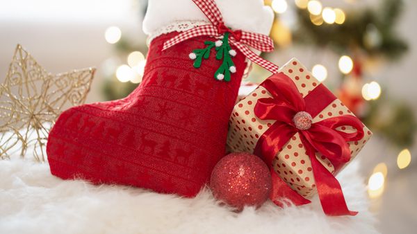 La ce oră pune Moș Nicolae cadourile în ghetuțe? Tradiții pentru această zi